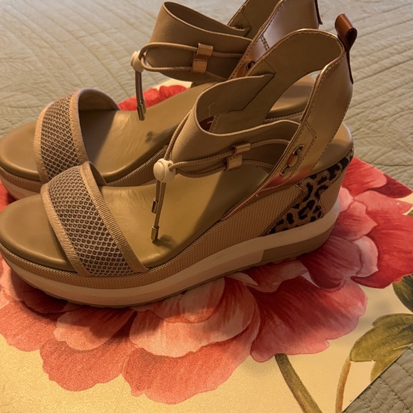 Nero Giardini Women's Beige Sandals - Picture 5 of 9
